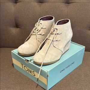 Toms Women's Light Tan Suede Wedges